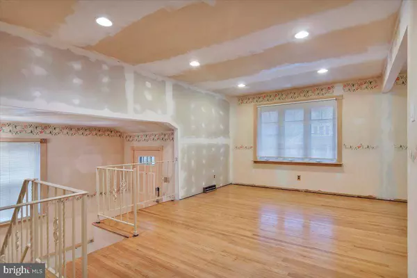 42 CORNELL AVE, Gloucester City, NJ 08030