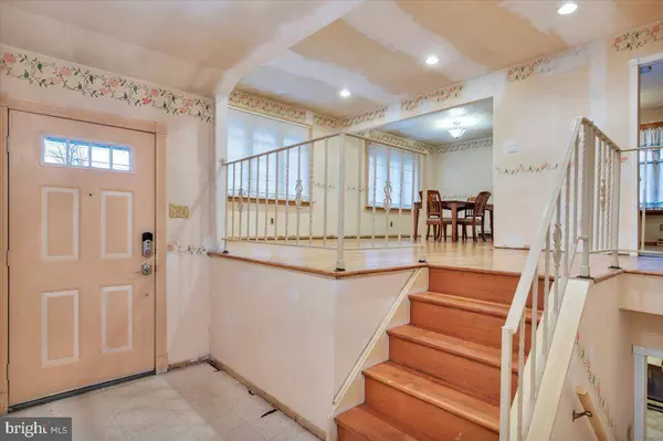 42 CORNELL AVE, Gloucester City, NJ 08030