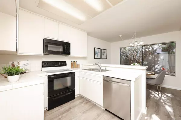 8127 Caminito Sonoma, La Jolla, CA 92037