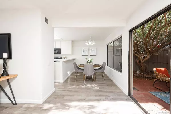 8127 Caminito Sonoma, La Jolla, CA 92037