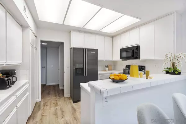 8127 Caminito Sonoma, La Jolla, CA 92037