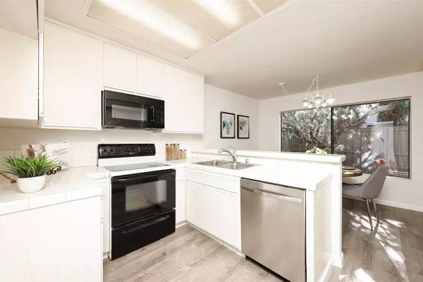 8127 Caminito Sonoma, La Jolla, CA 92037