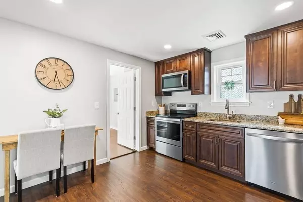 18 Forest Park Ave, Tyngsborough, MA 01879