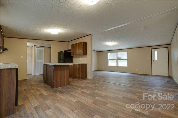 8895 Spring Meadow DR, Hickory, NC 28601