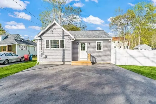 18 Forest Park Ave, Tyngsborough, MA 01879