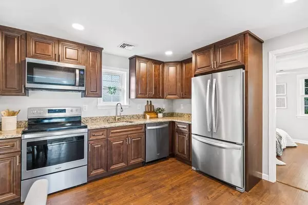 18 Forest Park Ave, Tyngsborough, MA 01879