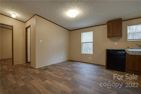 8895 Spring Meadow DR, Hickory, NC 28601