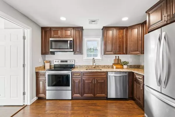 18 Forest Park Ave, Tyngsborough, MA 01879