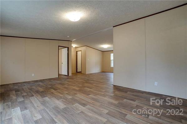 8895 Spring Meadow DR, Hickory, NC 28601