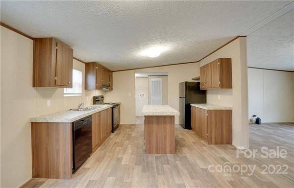 8895 Spring Meadow DR, Hickory, NC 28601