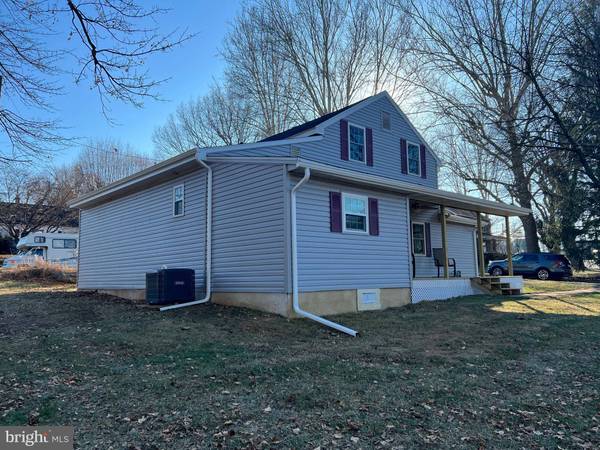 423 W MAPLEWOOD AVE, Mechanicsburg, PA 17055