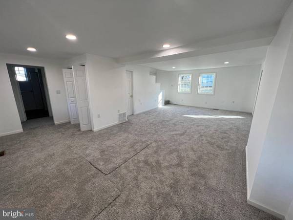 423 W MAPLEWOOD AVE, Mechanicsburg, PA 17055