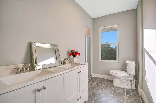 2043 S HOLLY AVE, Sanford, FL 32771