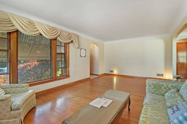 4110 Wesley TER, Schiller Park, IL 60176