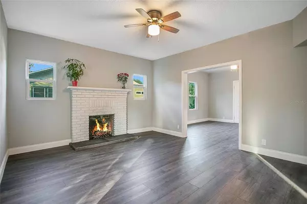 2043 S HOLLY AVE, Sanford, FL 32771