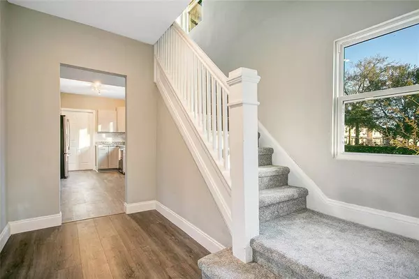 2043 S HOLLY AVE, Sanford, FL 32771