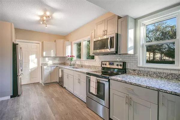 2043 S HOLLY AVE, Sanford, FL 32771