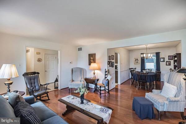 5 LANCASTER DR, Marlton, NJ 08053