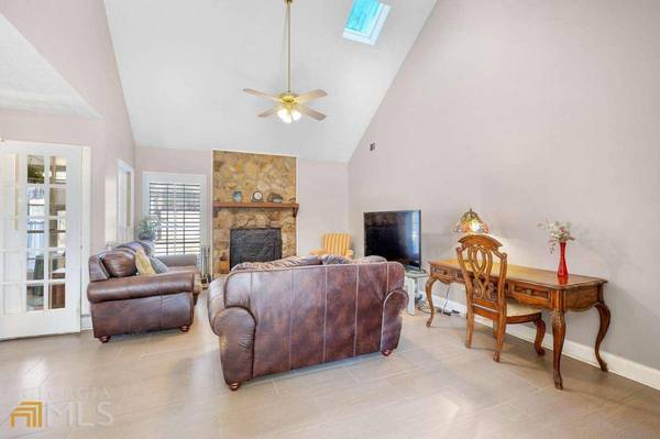 5862 N Shores RD NW, Acworth, GA 30101