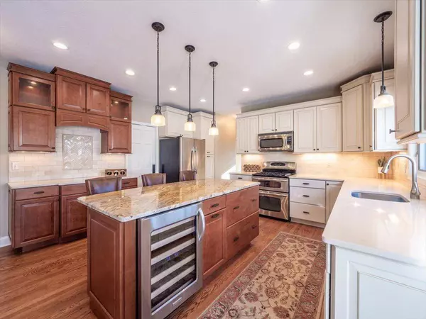 3775 Yellowstone LN N, Plymouth, MN 55446