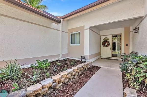 10440 NW 8th Ct, Coral Springs, FL 33071