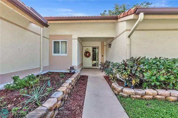 10440 NW 8th Ct, Coral Springs, FL 33071