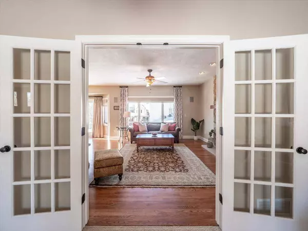 3775 Yellowstone LN N, Plymouth, MN 55446