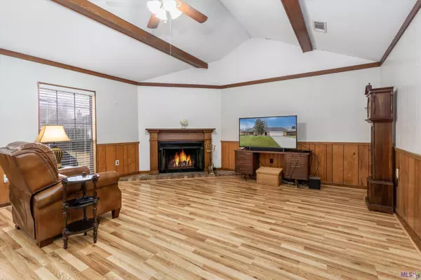 17433 BREMAN DR, Baton Rouge, LA 70817