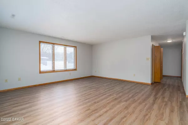 449 51ST Street N, Grand Forks, ND 58203