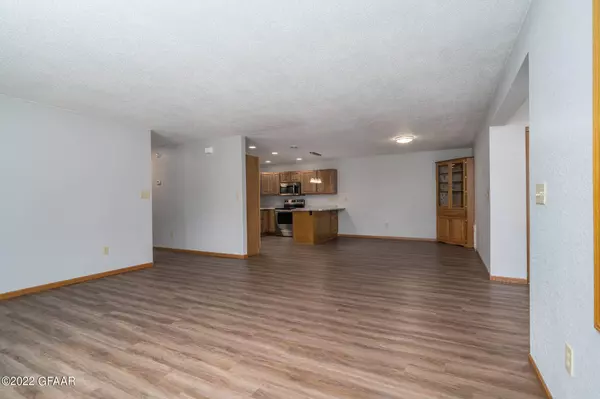 449 51ST Street N, Grand Forks, ND 58203