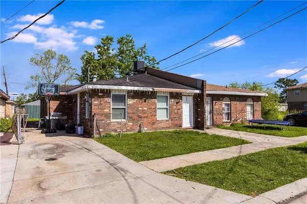 2916 DANIEL DR, Violet, LA 70092