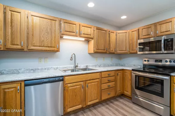 449 51ST Street N, Grand Forks, ND 58203