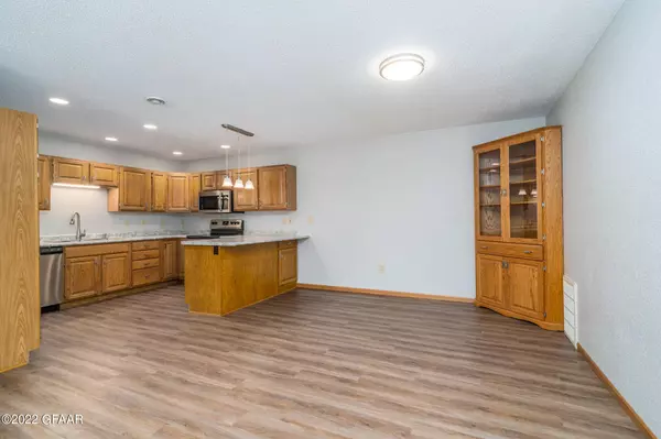 449 51ST Street N, Grand Forks, ND 58203