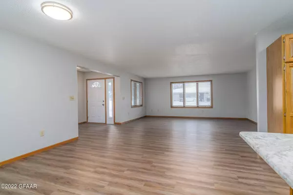 449 51ST Street N, Grand Forks, ND 58203