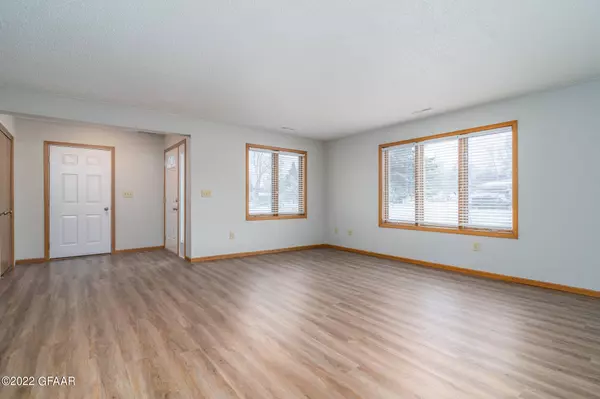 449 51ST Street N, Grand Forks, ND 58203