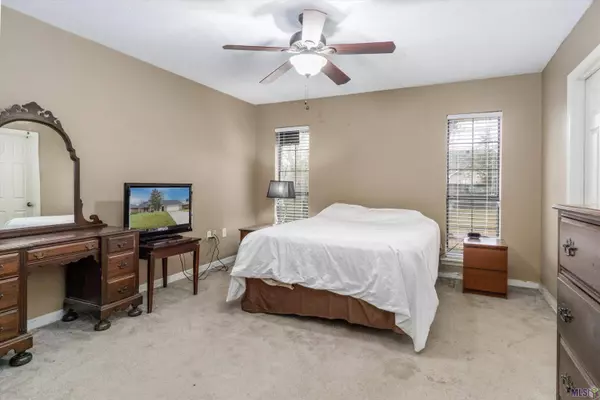 17433 BREMAN DR, Baton Rouge, LA 70817