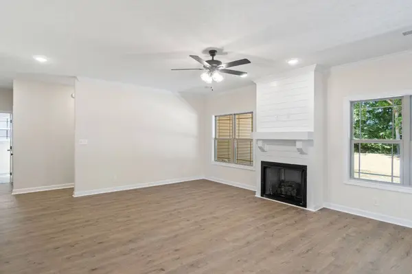 564 Bowden Dr, Clarksville, TN 37043