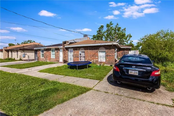 2916 DANIEL DR, Violet, LA 70092