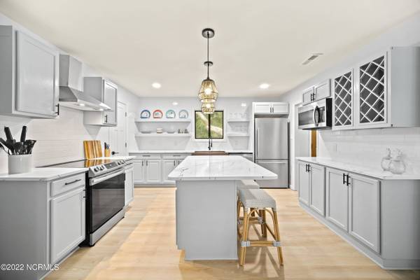 118 Holly Road, Pine Knoll Shores, NC 28512