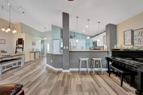 109 Country Club WAY, Royal Palm Beach, FL 33411