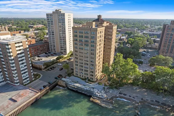 7321 S South Shore Drive #7B, Chicago, IL 60649