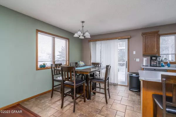 5203 7TH Avenue N, Grand Forks, ND 58203