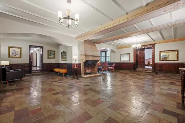 7321 S South Shore Drive #7B, Chicago, IL 60649