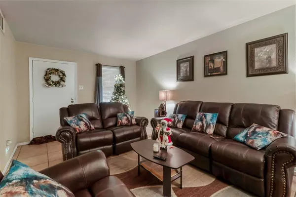 208 Alpine Court, Irving, TX 75060