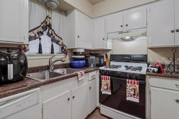 208 Alpine Court, Irving, TX 75060