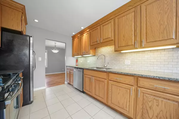 720 Ash Road, Hoffman Estates, IL 60169