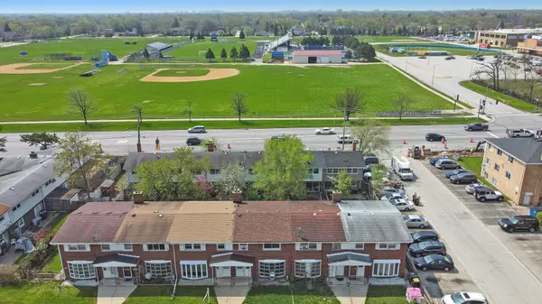 8810 Robin Drive #D, Des Plaines, IL 60016