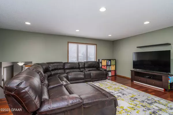 5203 7TH Avenue N, Grand Forks, ND 58203