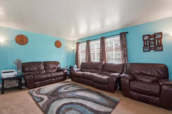 8810 Robin Drive #D, Des Plaines, IL 60016