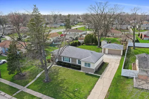 720 Ash Road, Hoffman Estates, IL 60169